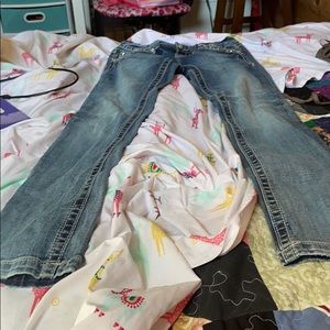 Denim jeans with rhinestone pocket